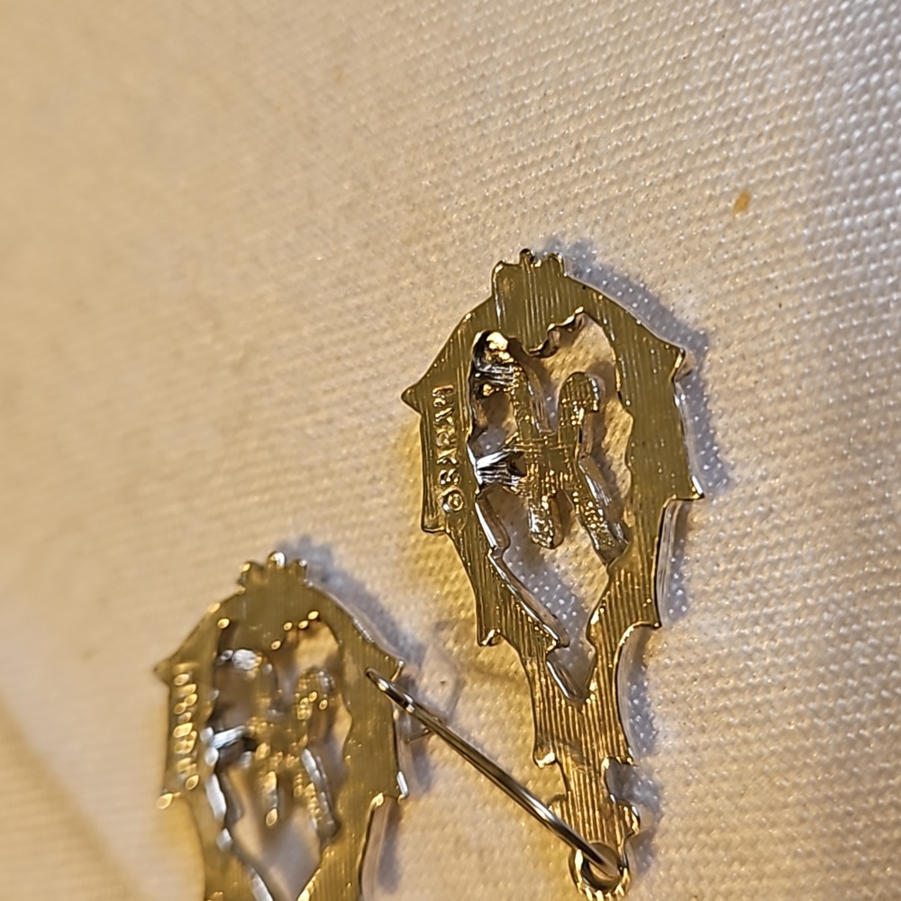 Vintage Sarah Coventry 1974 "Personally Yours K" Silver-tone Earrings - Picture 3 of 3
